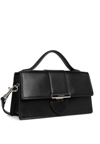 Borsa a tracolla nera in pelle con un design strutturato, una maniglia superiore e una tracolla rimovibile. Presenta una chiusura a pattina magnetica e accessori in argento.