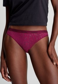 Calvin Klein Underwear ICON 3 PACK  - Fecskék - purple potion/white/black