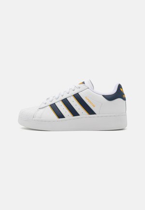 SUPERSTAR XLG UNISEX - Sportbačiai - footwear white/night indigo/crew yellow