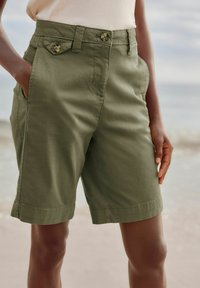 Next REGULAR FIT - Short - khaki green