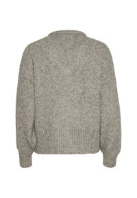 Grau gestrickter Pullover mit lockerer Passform, rundem Ausschnitt und gerippten Bündchen. Weiche Textur und leicht flauschige Oberfläche.