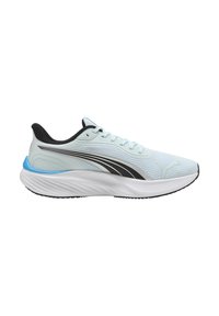 Chaussure de sport bleu clair avec dessus en maille, accents noirs et semelle blanche. Présente un design incurvé et des éléments texturés pour l'adhérence.