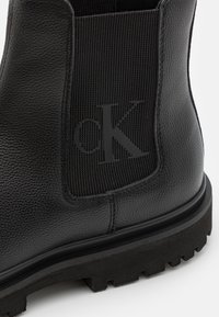 Calvin Klein Jeans LUG MID CHELSEA BOOT  - Stivaletti - black