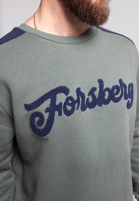 FORSBERG MIT VINTAGE LOGO - Felpa - grün