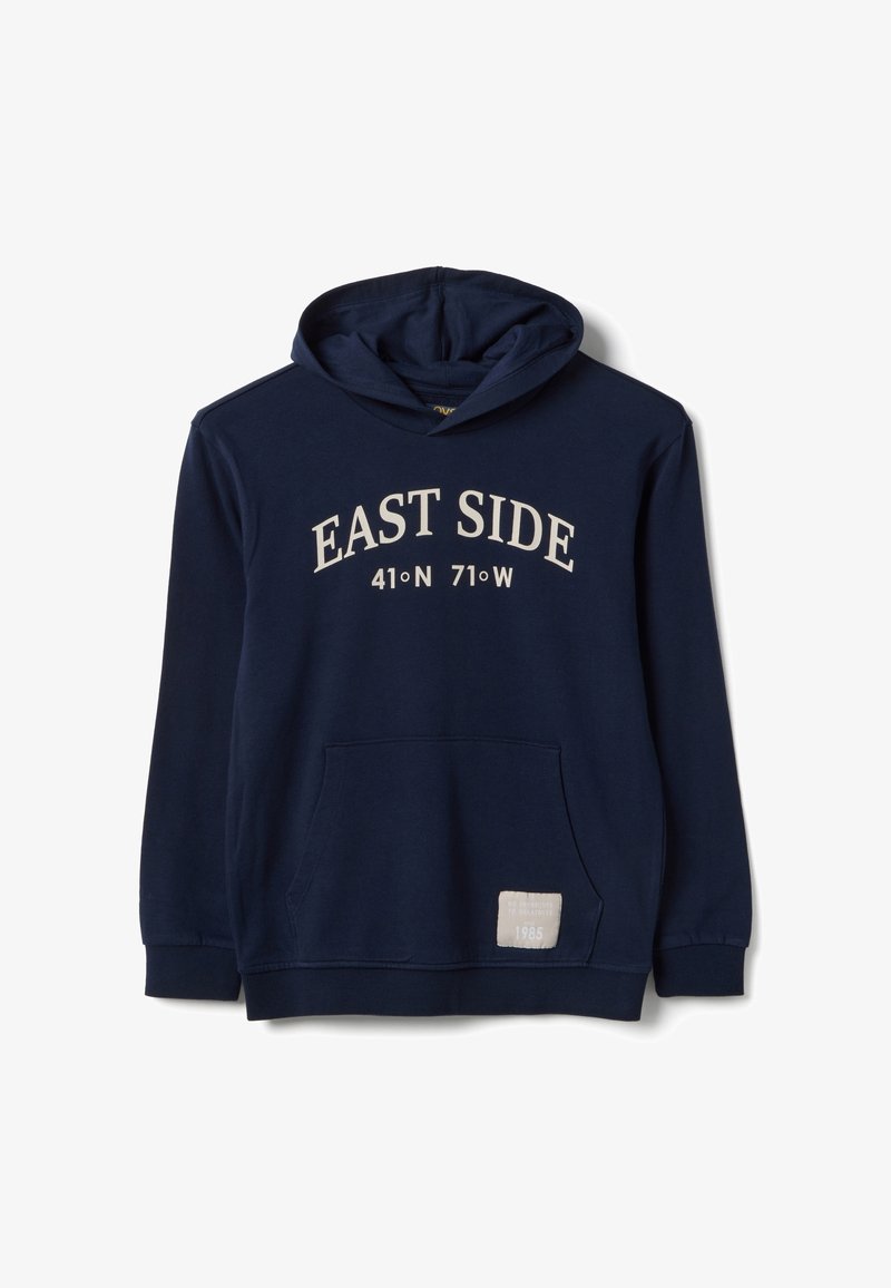Sudadera con capucha azul marino hecha de algodón suave, con un bolsillo frontal, un gran texto "EAST SIDE", coordenadas y una pequeña etiqueta de tela con "1985".