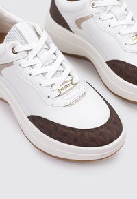 Geox D SPHERICA ECUB-3 D - Zapatillas - white