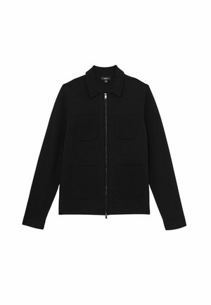 Schwarze Zip-Jacke aus strukturiertem Stoff, mit spitzem Kragen und zwei großen Fronttaschen. Klare Linien und taillierte Ärmel.