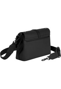 Borsa a tracolla nera in pelle con chiusura a patta, tracolla regolabile e dettagli metallici. Caratterizzata da una forma rettangolare e una superficie liscia.