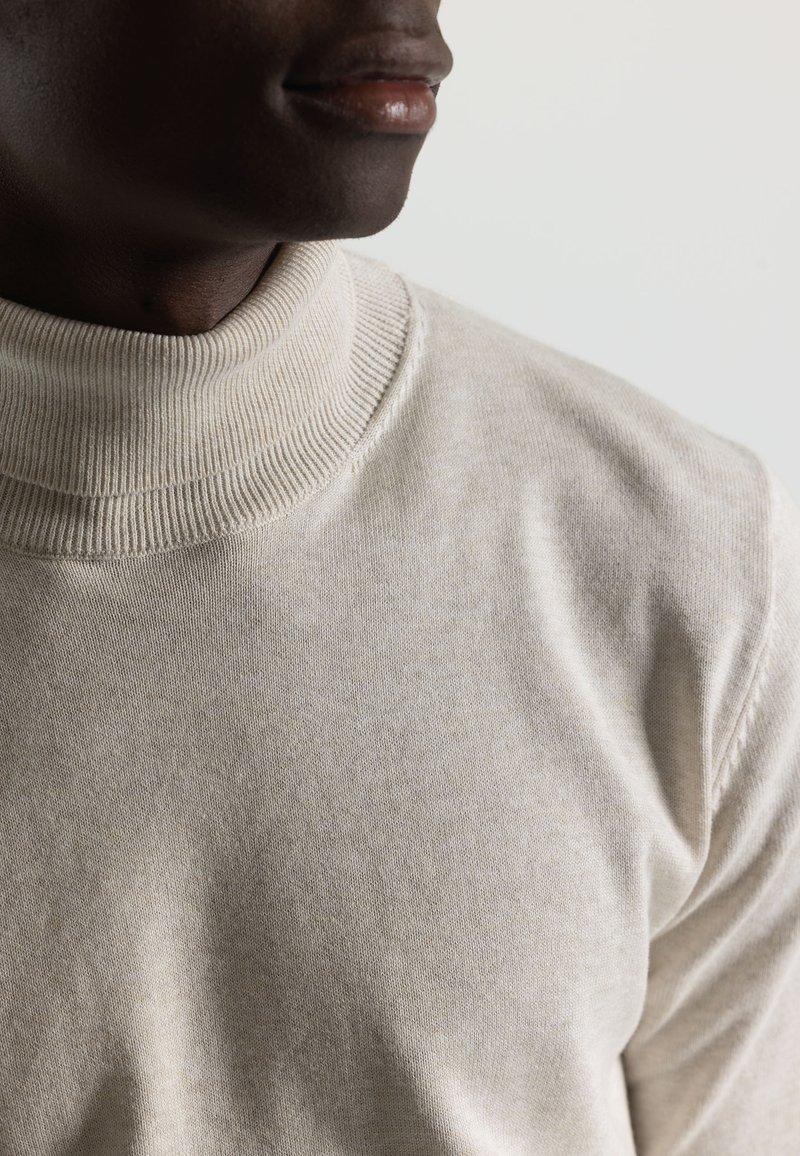 PuroEgo BÁSICO CISNE - Jersey de punto - marfil/blanco -