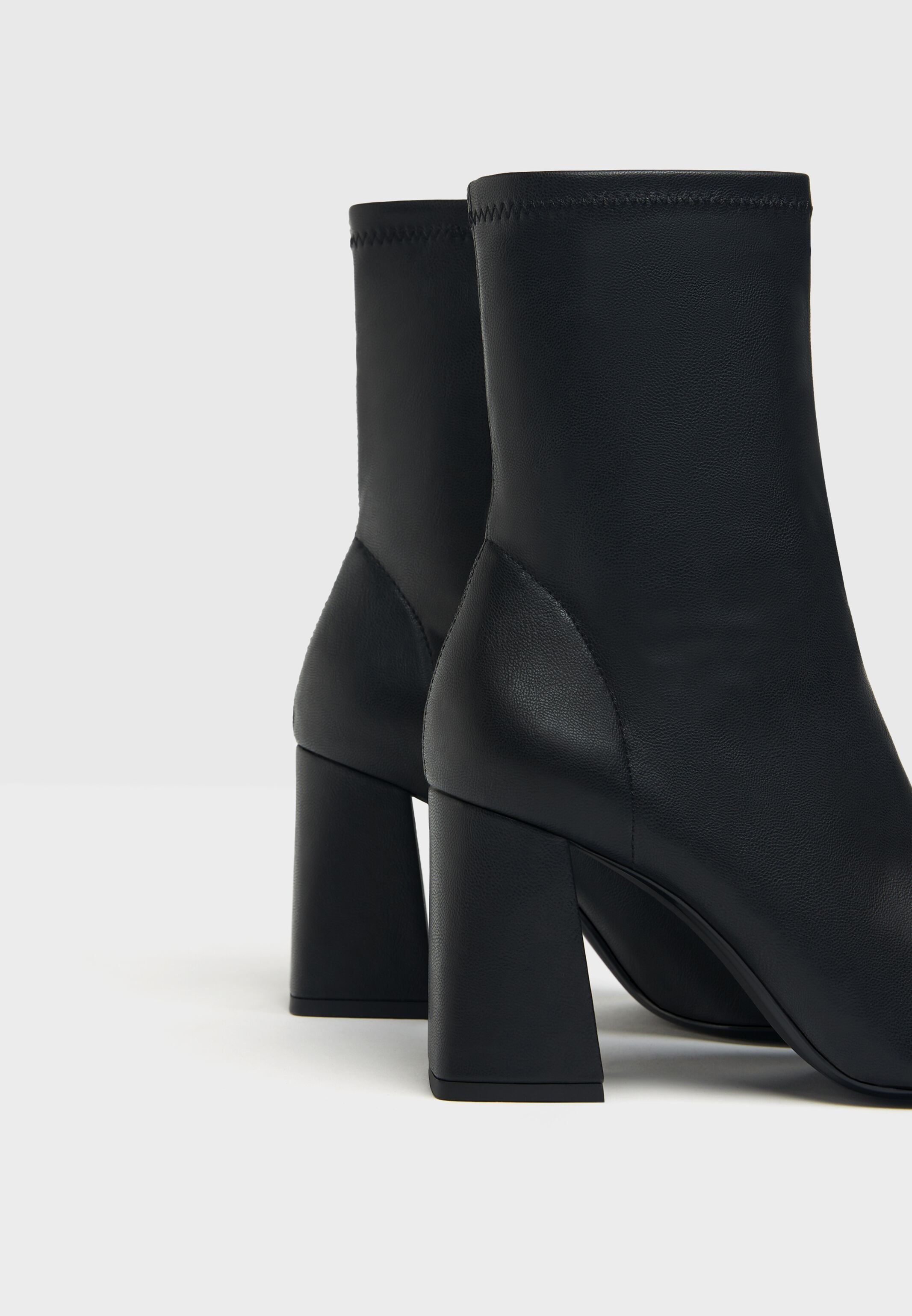 Enkellaarsjes met hoge hak black Enkellaarsjes met hoge hak black