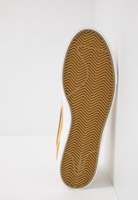 Nike SB Sneakers - tan