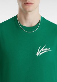 Vans BRUSH SCRIPT LOOSE FIT - Triko s potiskem - verdant green