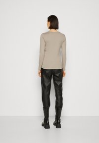 Esprit CREW - Pikkade varrukatega topp - light taupe