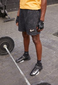 Nike Performance Šortky - black