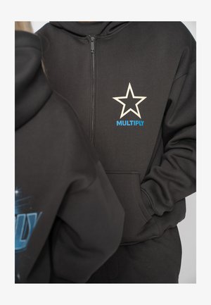 Multiply Apparel, OVERSIZE ZIP HOODIE MULTI-VERSE - Sweat zippé - black soda washed