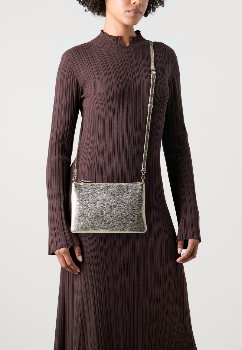 Coccinelle BEST CROSSBODY - Borsa a tracolla - pale gold coloured