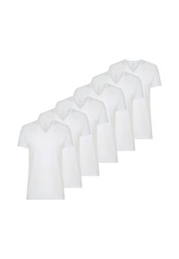 T-shirt bianche in cotone con scollo a V, maniche corte e vestibilità regolare. Sei magliette identiche disposte in fila su uno sfondo neutro.