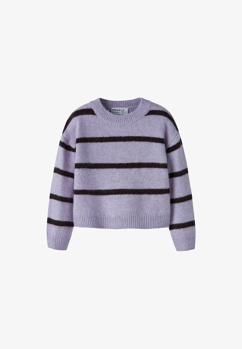 Pull en tricot lilas à manches longues avec des rayures horizontales noires sur le corps et les manches, avec un col rond côtelé et un ourlet.