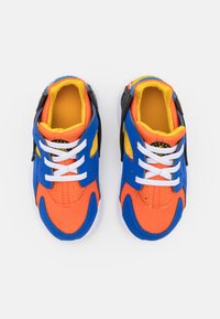 Nike Sportswear NIKE HUARACHE RUN (TD) - Sapatilhas - hyper royal/yellow ochre/safety orange/black