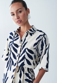 ST MRLO KADY - Blúzka so zapínaním na gombíky - navy blue leaf