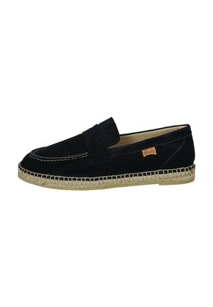 Mocassino slip-on in camoscio nero con suola intrecciata in juta beige e piccola etichetta del marchio marrone chiaro sul lato.