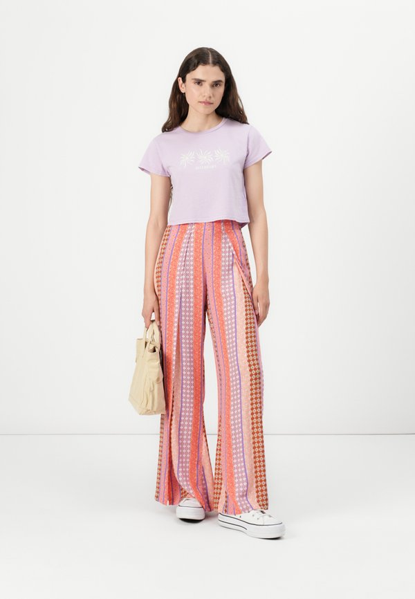 MILES AWAY CROP TEE - Print T-shirt - amethyst smoke3