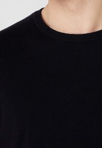 Wrangler Stickad tröja - black