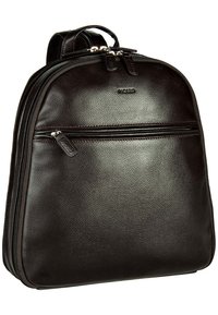 Sac à dos en cuir noir avec une texture lisse, une forme arrondie, une poignée supérieure et une poche zippée à l'avant. Dispose de fermetures éclair en métal argenté et d'un logo.