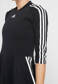 adidas Performance Robe en jersey - black
