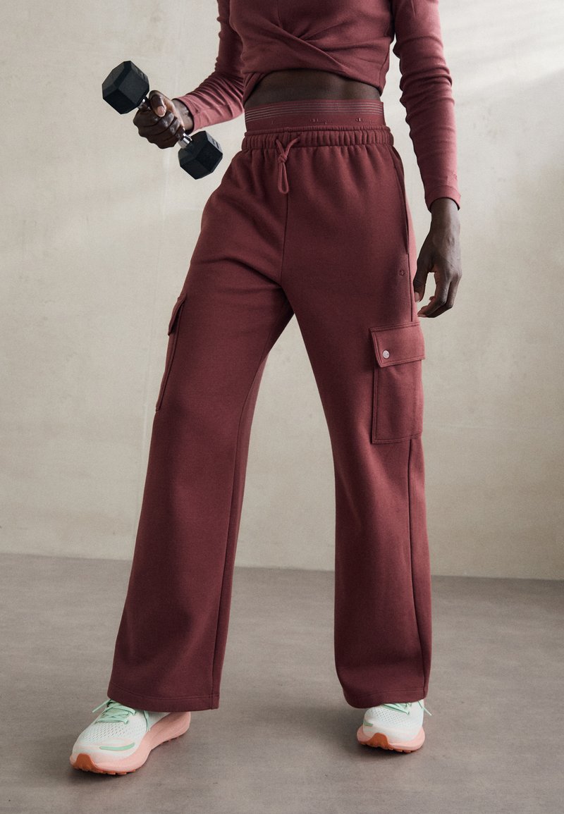 Champion EMOTIONAL DANCE WIDE LEG CARGO PANTS - Treniņtērpa apakšdaļas - dark brown