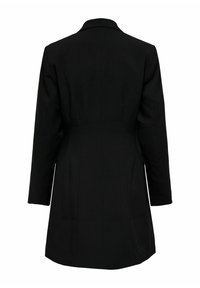 Cappotto nero su misura con maniche lunghe, colletto a punte e silhouette strutturata. Presenta linee pulite e senza chiusure visibili.