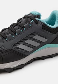 Adidas Terrex TRACEROCKER 2 - Trail hardloopschoenen - core black/grey three/grey two