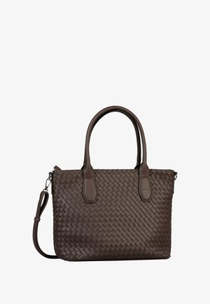 Sac à main en cuir tressé marron avec deux poignées supérieures, une bandoulière amovible et une surface texturée. Présente un détail de logo subtil.