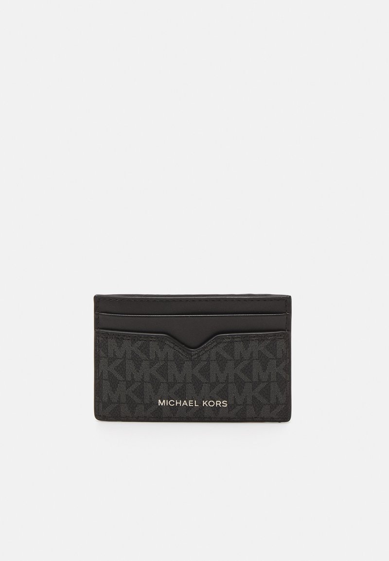 Porte-cartes noir en matériau texturé présentant un motif répétitif MK, rehaussé d'un logo doré. Découpe en forme de V pour un accès facile aux cartes.