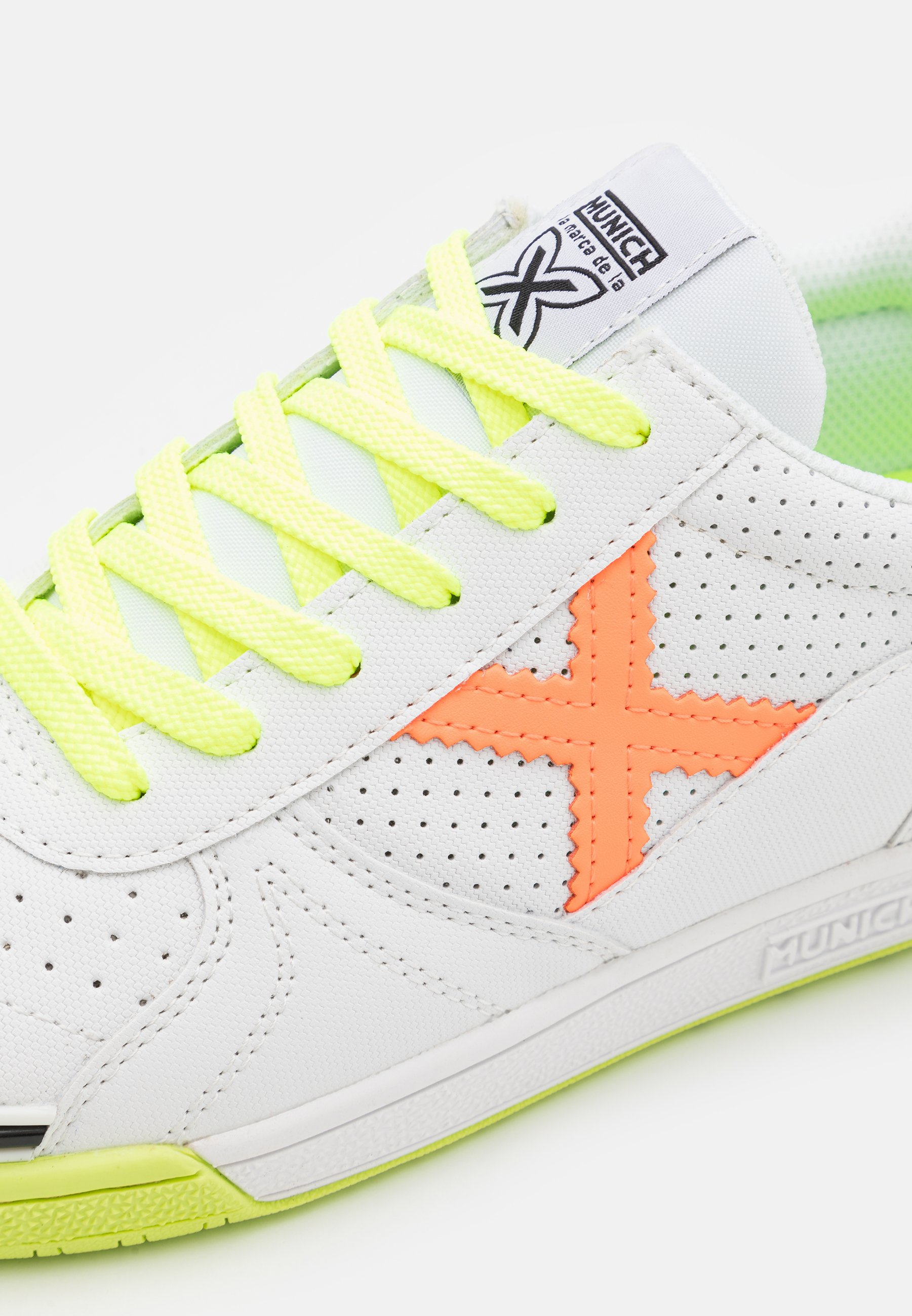 Munich G3 PROFIT - Fußballschuh Halle - white/orange/flour yellow/weiß -  Zalando.at