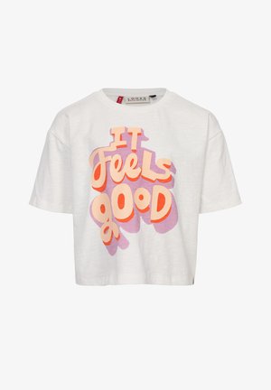 Wit cropped T-shirt met een kleurrijke grafische print met de tekst "It Feels Good" in oranje en roze, korte mouwen en een ronde halslijn.
