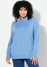 Ulla Popken ROLLKRAGEN BÜNDCHEN - Strickpullover - light cornflower