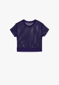 Top corto de malla morado con mangas cortas, que presenta un escote redondo y un dobladillo morado sólido. Diseño texturizado de tejido abierto en toda la prenda.