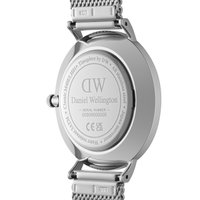 Retro di un orologio Daniel Wellington silver con bracciale in acciaio inossidabile a rete, modello Classic MADEL101, resistente all'acqua fino a 3 ATM, numero di serie.