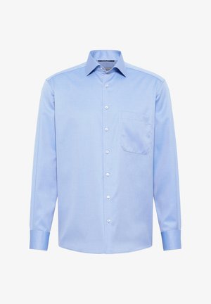 Himmelblaues Langarm-Hemd aus glattem Stoff mit spitzem Kragen, Brusttasche und weißen Knöpfen entlang der Vorderseite.