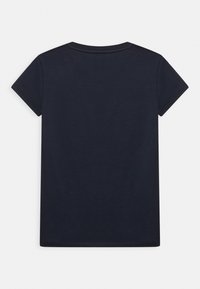 Námorně modré tričko s krátkým rukávem vyrobené z měkké bavlny, s kulatým výstřihem a jednoduchým, nezdobeným designem zad.