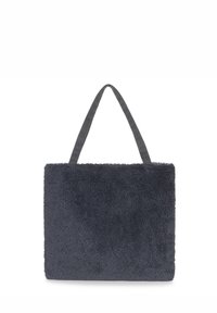 Borsa a tracolla in finto pelliccia grigia con due manici in tessuto grigio, forma quadrata, texture morbida e design senza cuciture senza chiusure visibili.