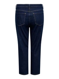 Temno modre kavbojke z ravnimi hlačnicami, z dvema zadnjima žepoma, vidnimi šivi in zankami za pas, prikazane od zadaj na belem ozadju.