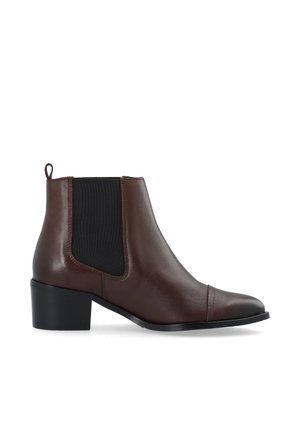 Stivale alla caviglia in pelle marrone con pannelli elastici laterali, punta arrotondata e tacco basso quadra. Finitura liscia con un design minimalista.