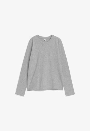 Gray long-sleeve T-shirt with a round neckline, made from a soft textile. Includes a straight hemline and minimal stitching details.
