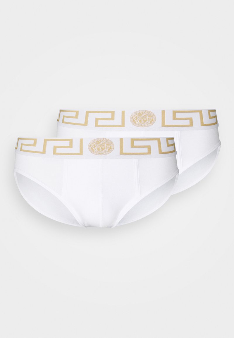 Slip di cotone bianchi con un motivo a chiave greca dorata sulla vita, con un dettaglio a forma di logo rotondo al centro. Venduto in confezione da due.