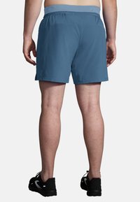 Brooks Sherpa 7" 2-in-1  - Sportiniai šortai - dusk dawn