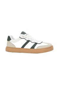 Sneakers con una toma bianca in pelle con strisce verdi, dettagli beige e una suola in gomma. Chiusura con lacci e colletto imbottito.