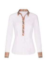 Chemise blanche ajustée à manches longues avec col, bordure de boutonnière et poignets à carreaux beige, noir et rouge, sur fond blanc uni.
