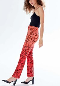 Liquorish LEOPARD PRINT OMBRE - Trousers - orange